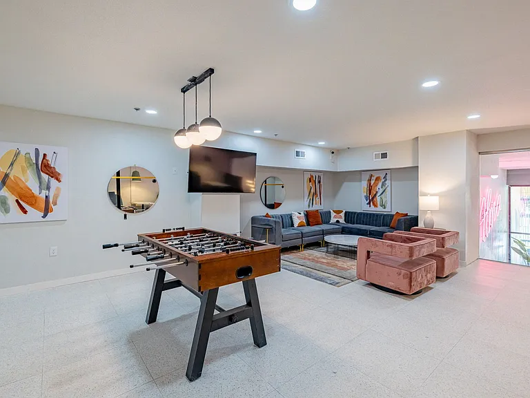 Alma Apartments — Photo 18