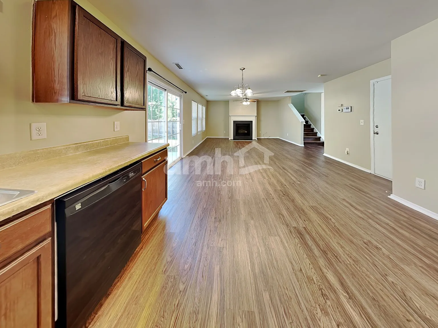 3 bed, 2.5 bath, 1794 sqft, $2,235 — Photo 4