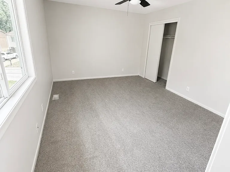 5168 S 147th Cir — Photo 12