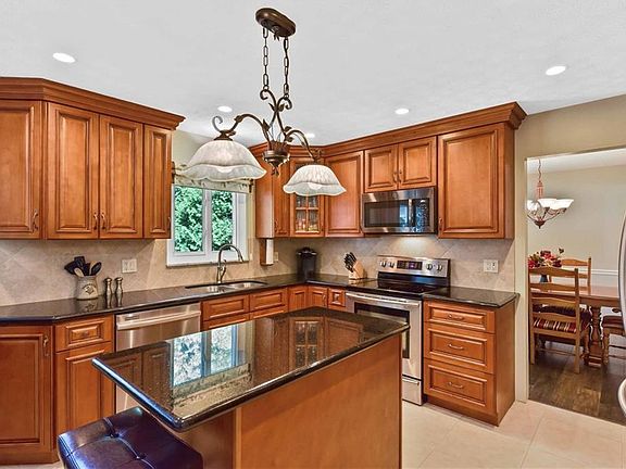 3rd image of 27366 Edgepark Dr