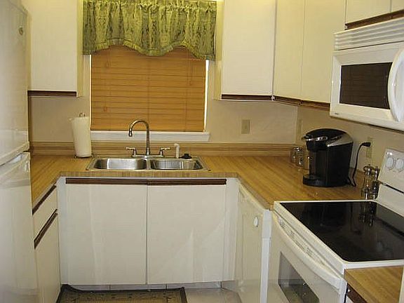 3rd image of 10444 Boynton Place Cir
