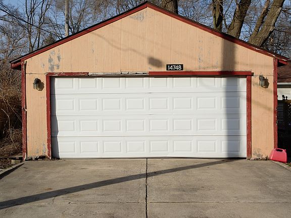 3rd image of 14748 Dobson Ave