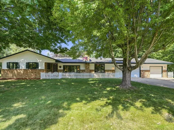 12199 Robin Rd N, Maple Grove, MN 55369