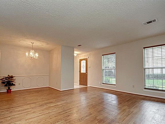 ANOTHER VIEW OF THE FORMAL DINING ROOM AND ENTRY.