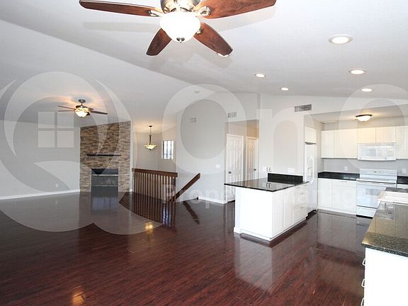 5th image of 3829 E Dewberry Ave