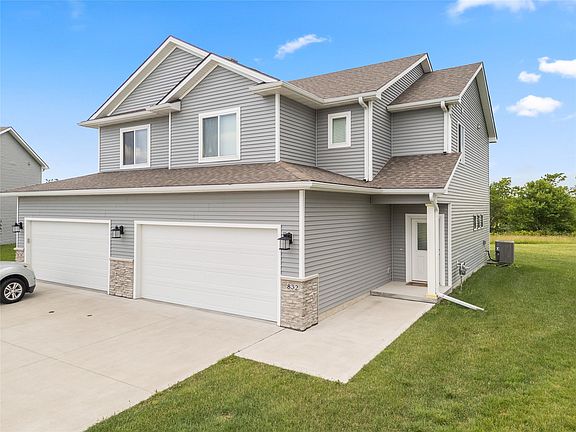 2nd image of 832 Kinney Cir NE