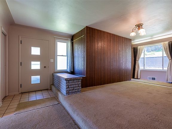 3rd image of 135 Lake Dr