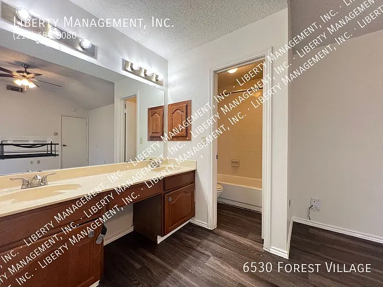 6530 Forest Vlg — Photo 27