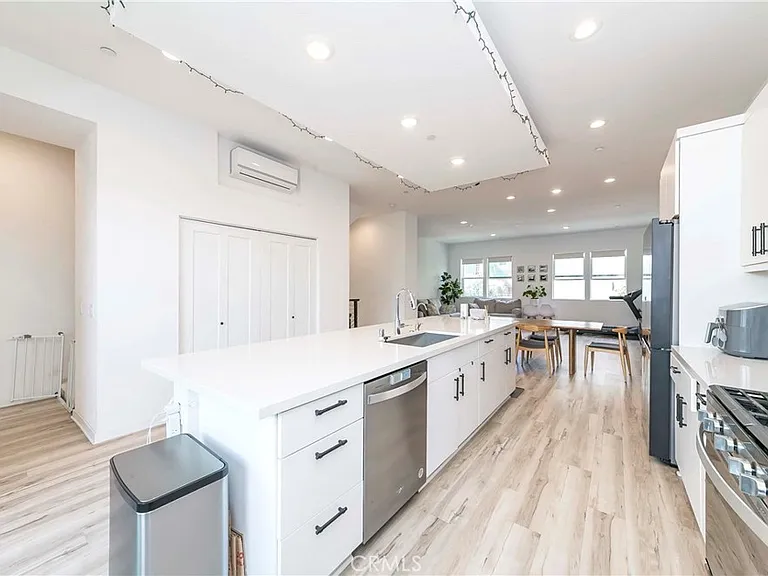 408 Hudson St — Photo 11