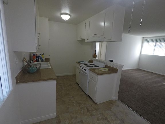 3rd image of 16616 Woodruff Ave APT 1