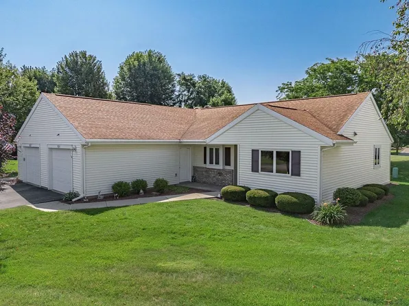 521 Meadowbrook Ct, Marshall, WI 53559