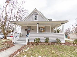 329 Wilcox Ave, Elgin, IL 60123