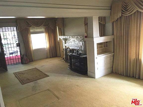 3rd image of 710 W 60th St