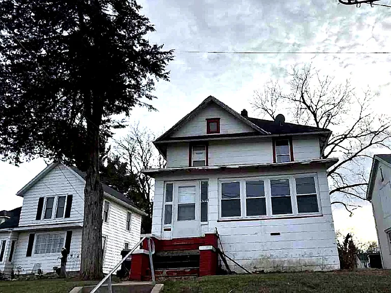 537 E Empire St — Photo 1