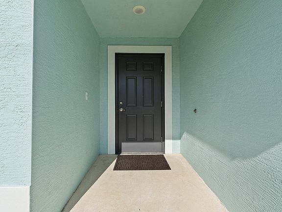 5th image of 1033 SW Ingrassina Avenue