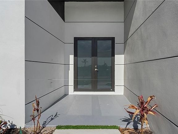 2nd image of 4233 Jacaranda Pkwy W