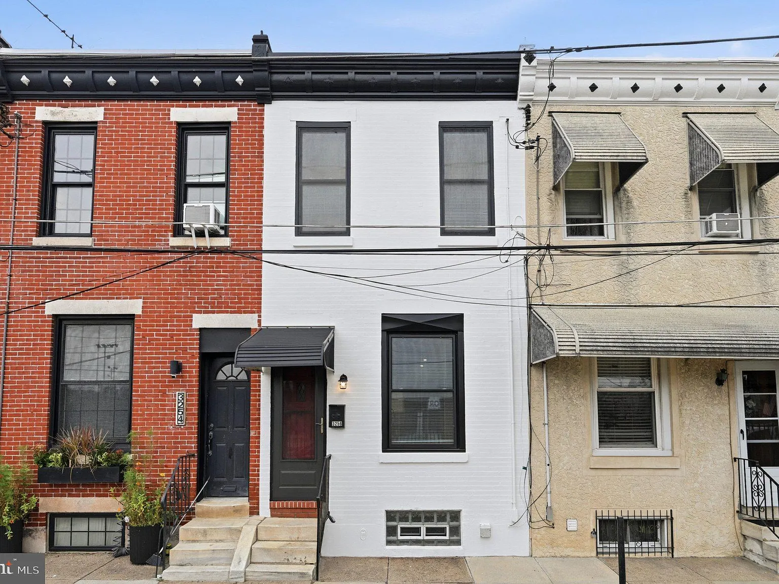 2 bed, 1.0 bath, 776 sqft, $1,300 — Photo 1