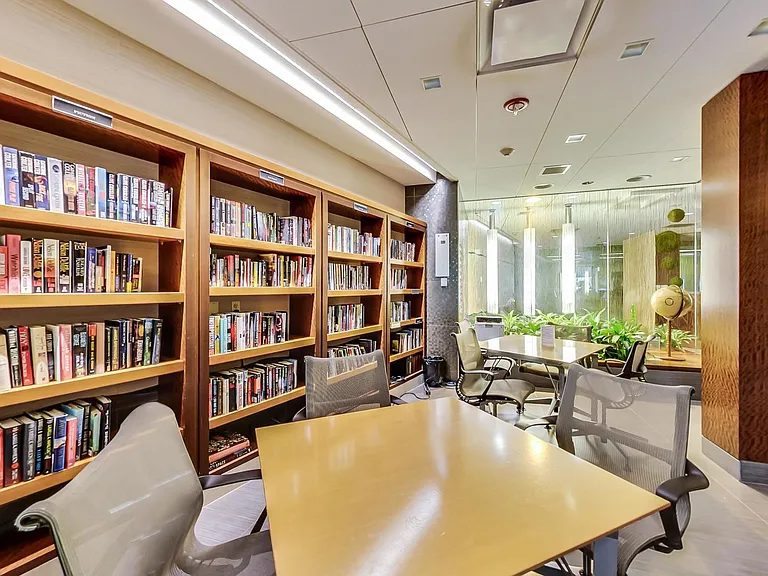 400 E Randolph St #821 — Photo 6
