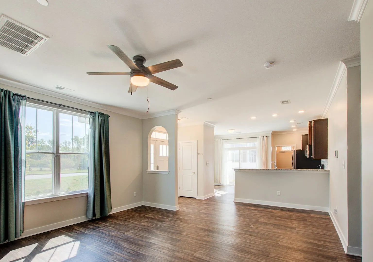Newer Construction, 3 Bedroom, 2.5 Bath Townhome, Hampton — Photo 4