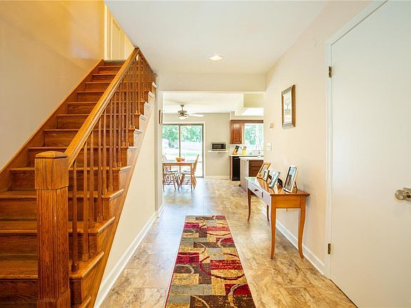 5th image of 610 Sprucewood Ct