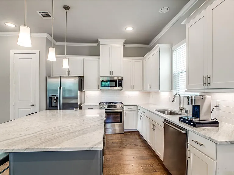 412 W 28th St #B — Photo 22