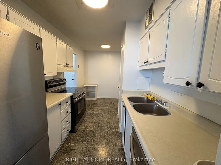 380 King St #903 — Photo 3