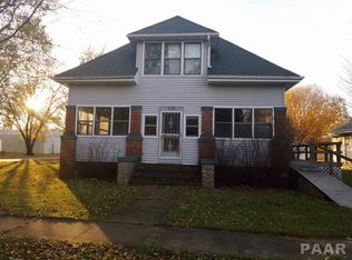 110 S Poplar St, Easton, IL 62633
