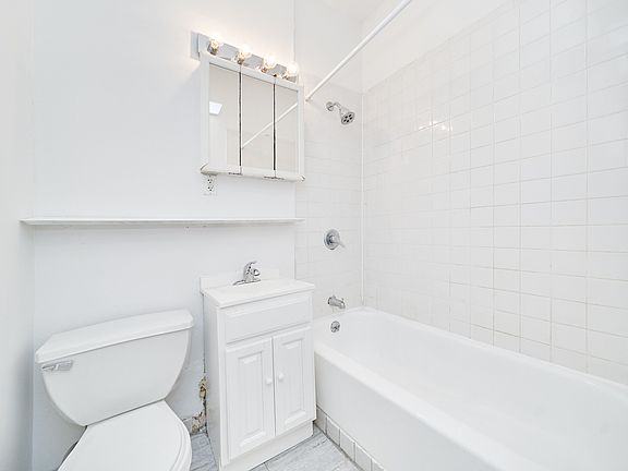 5th image of 331 W 43rd St APT 4A