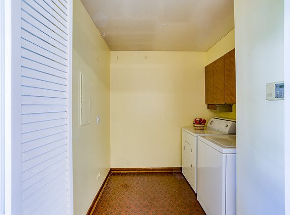 3rd image of 500 Sycamore Dr