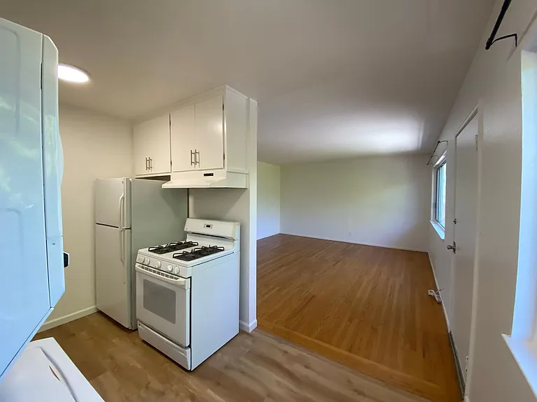 1642 Harmon St — Photo 7