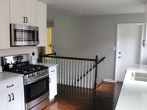 3rd image of 4126 Greenwood St