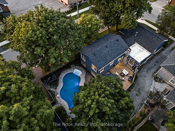 2nd image of 400 Byron St S