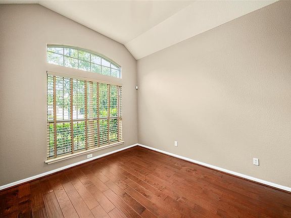4th image of 155 Magnolia Grove Ln