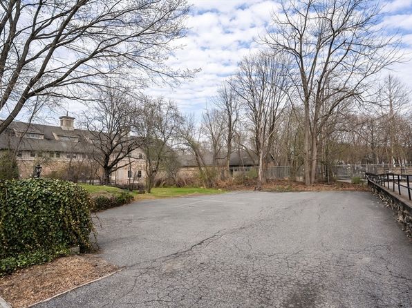 56 Main St, North Easton, MA 02356