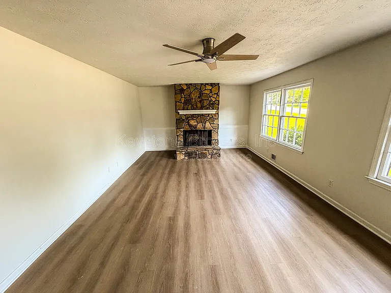 427 Birch Ln SE — Photo 5