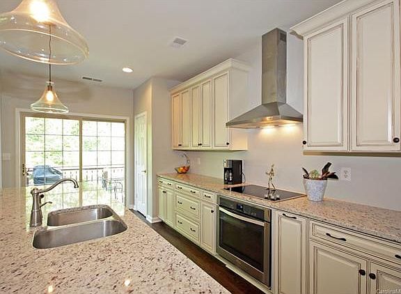 3rd image of 104 Paseo St