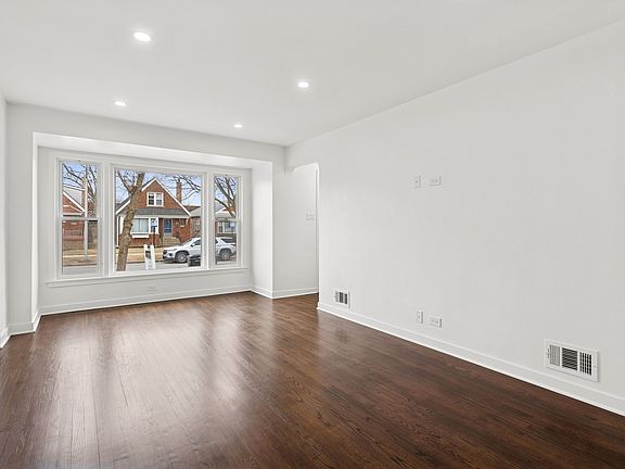 3rd image of 11426 S Artesian Ave