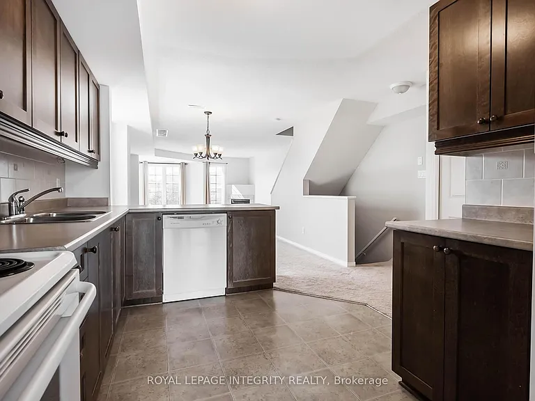 888 Longfields Dr — Photo 8