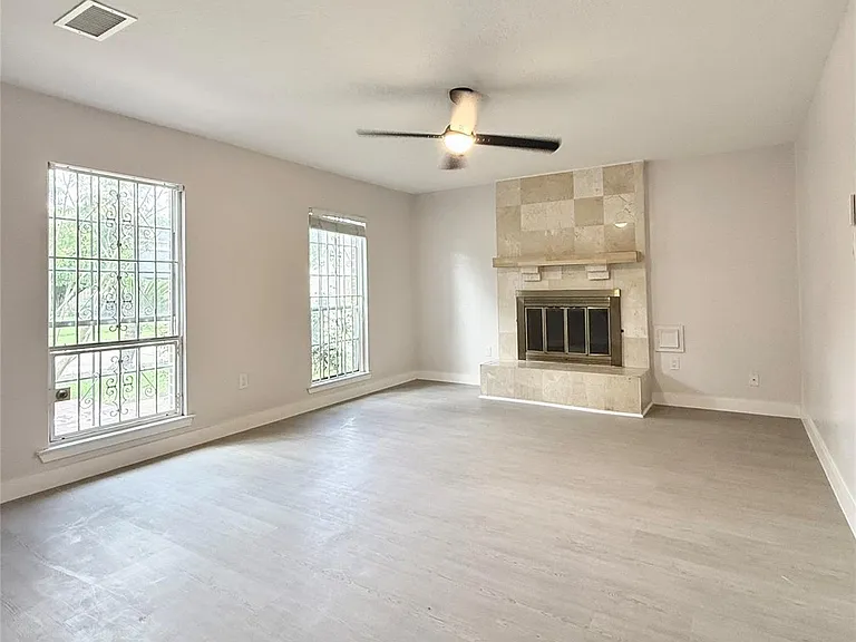 12210 Cliffgate Dr — Photo 3