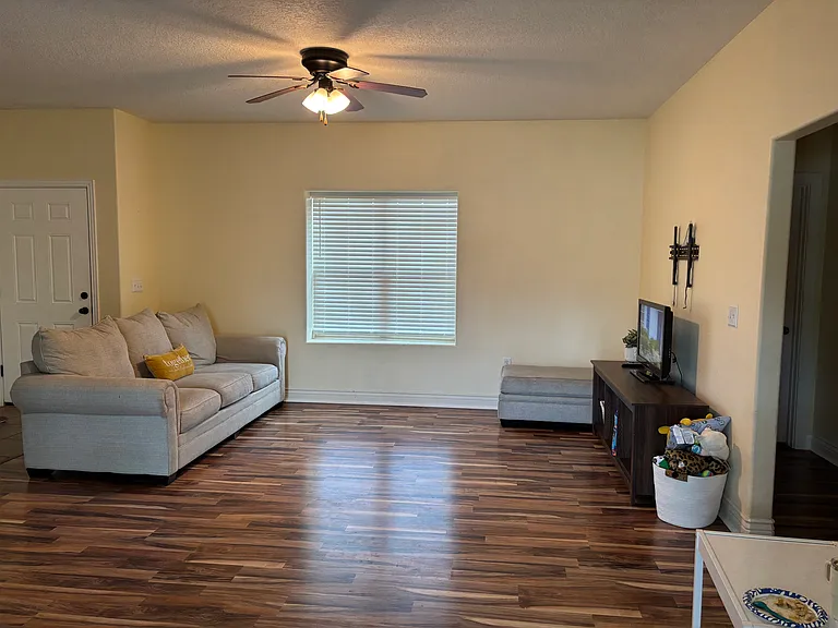 1806 W University Dr — Photo 4