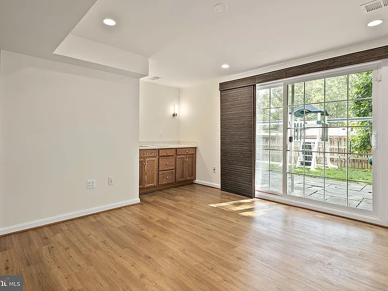 2542 N Wakefield St — Photo 42