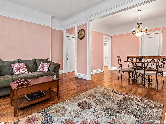 4th image of 338 N Austin Blvd APT 1N