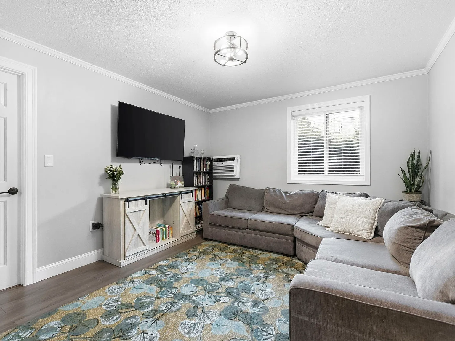2 bed, 796 sqft, $2,800 — Photo 1