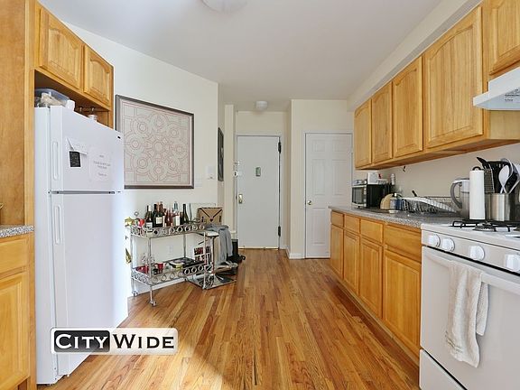 3rd image of 21 E 2nd St #40