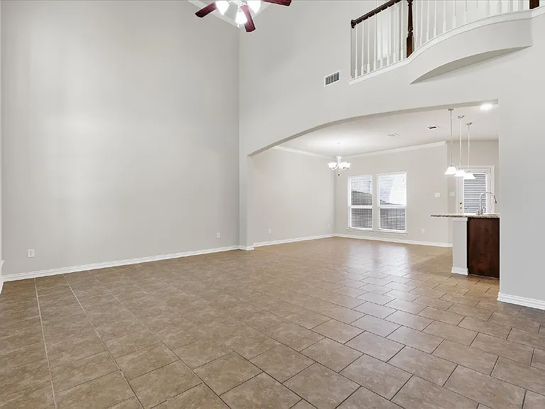 4904 Empire Way — Photo 6