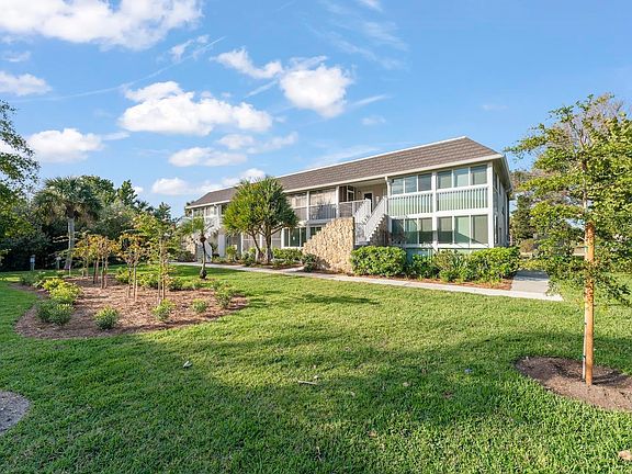4th image of 561 Periwinkle Way Unit E4