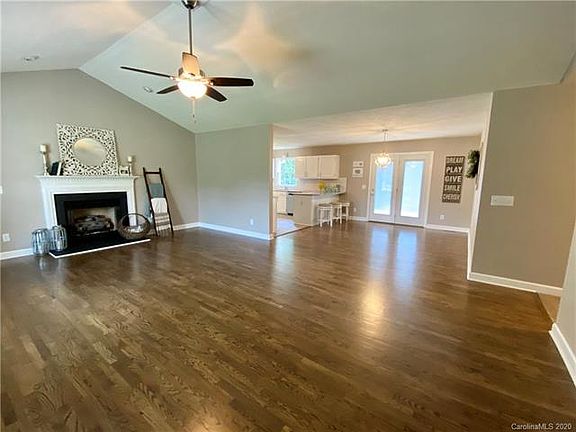 3rd image of 1135 Forest Oaks Dr