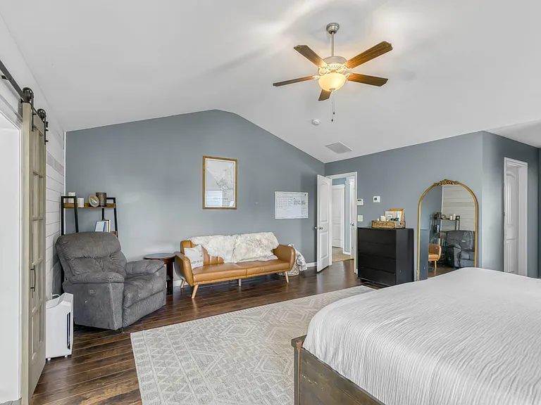 324 Frontier Cir — Photo 9