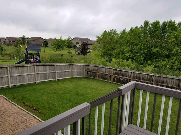 5th image of 903 Honeysuckle Dr