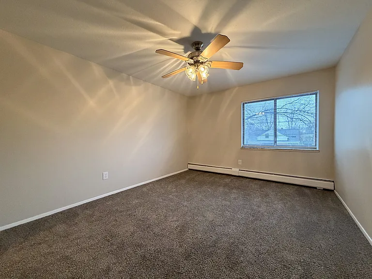Huntington Green Apartments — Photo 22